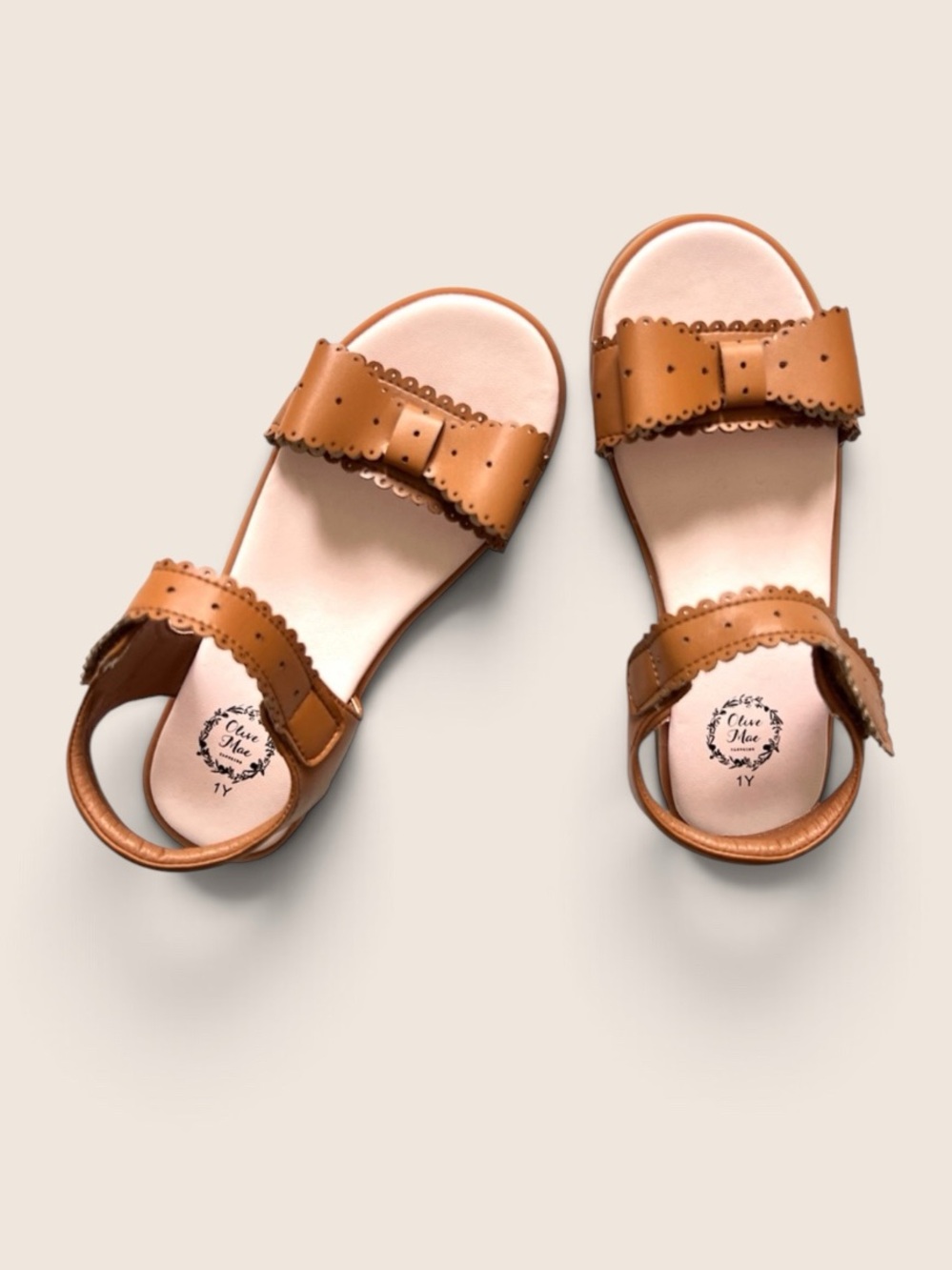 New OLIVE MAE Kids Tan Brown Bow Sandals Size 1Y Scallop Perforated Detail